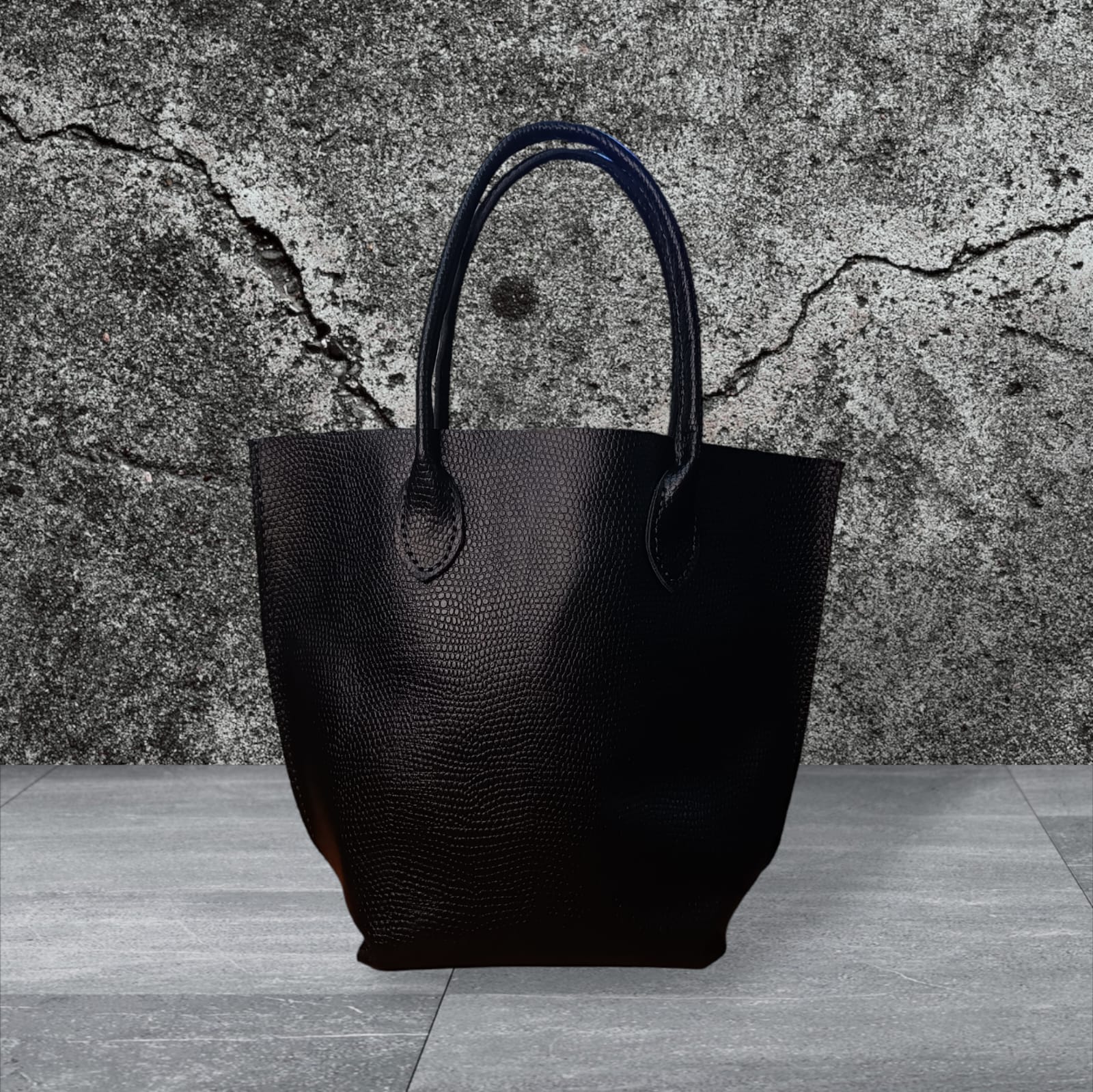 The V Tote / Lizard Pattern / Black