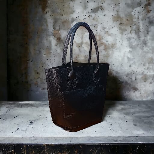 The V Tote / Lizard Pattern / Black - Image 5